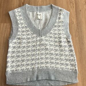 Abercrombie & Fitch sweater